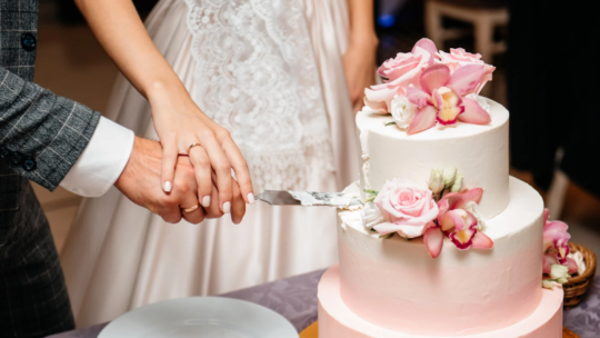 Torta per Matrimoni: L’Elemento Dolce e Iconico di Ogni Celebrazione Nuziale